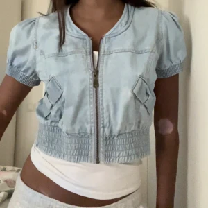 Superfin bolero - Superfin bolero men som tyvärr inte kommer till användning! Står L men sitter mer som en S