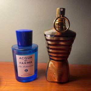 Helt nya 2100 Jean Paul Gaultier Le Male Elixir Eau de Parfum 75 ml och Acqua di Parma Blu Mediterraneo Mirto di Panarea Edt - 75 ml.  Jean Paul gultiern 65/75 ml kvar  Aqua di Parma 73/75 kvar  Priset är inte inristat i sten!