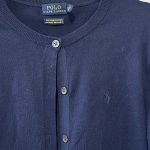 Ralph Lauren - Fin cardigan från Ralph Lauren💙 Används knappt och inga defekter. Nypriset låg runt 1700😊