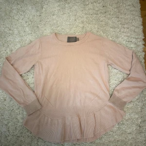 Fin rosa tröja! - Säljer då den inte kommer till användning! Tveka inte på att höra av er vid frågor eller om fler bilder! Läs gärna min bio i profilen så får du reda på lite mer också. Priset är diskuterbart 💞💞