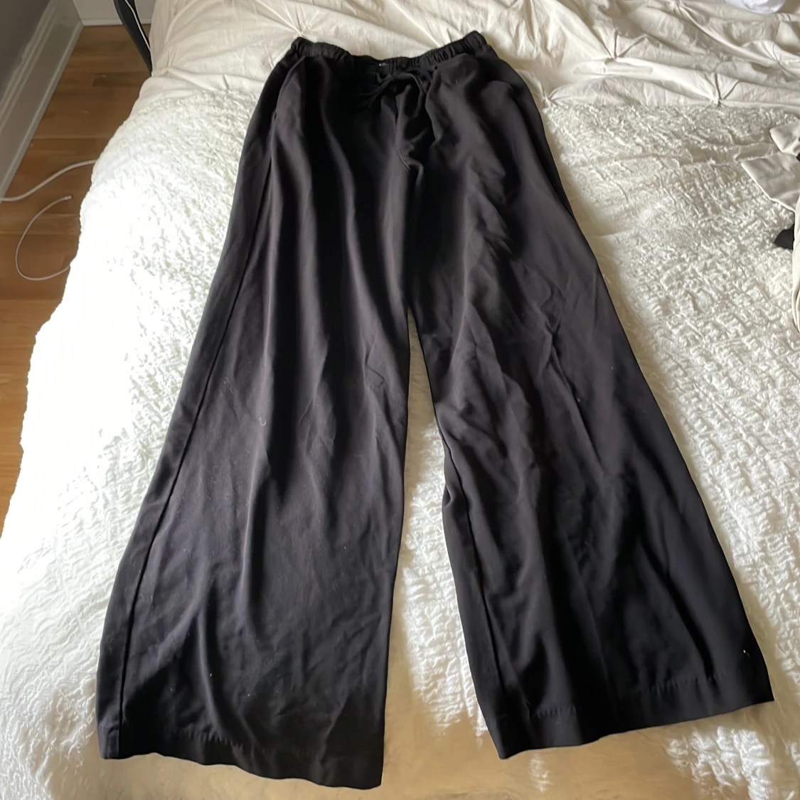 Svarta tygbyxor