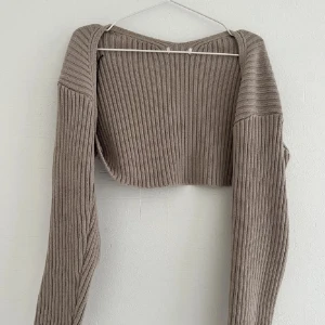 Bolero kofta - Jätte söt bolero kofta, Kommer tyvärr inte till användning, köpt här på Plick! (Bilden är lånad) 