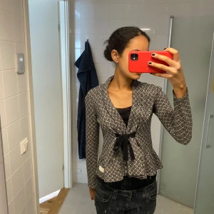 Odd Molly kofta  - Super söt kofta från Odd Molly. Bra material & i fixat skick. Passar mig som är 168. 💝