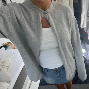 Djerf avenue kofta - Super snygg kofta från djerf avenue som knappt är använd💞