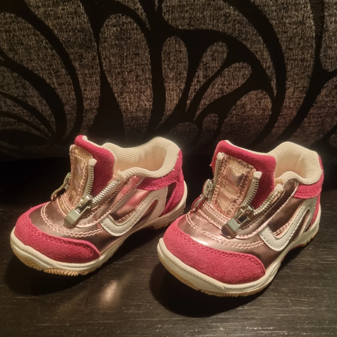 Nya Barnsneakers från Lejon i rosa och rosasilver med dragkedjor - 2