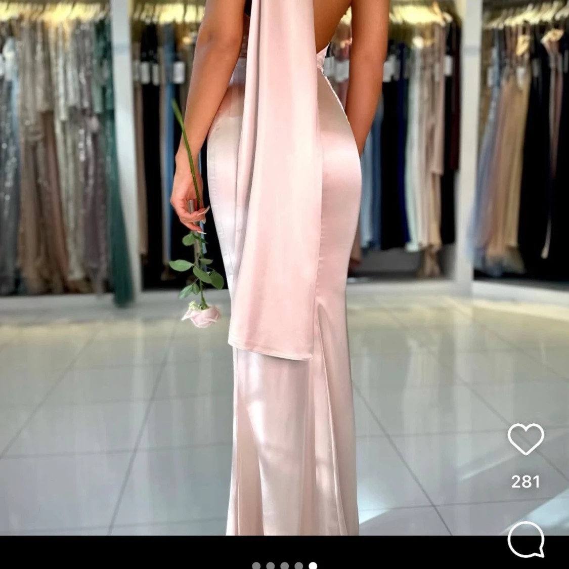 Champagnefärgad lång klänning/ balklänning  från Dressroom - 1