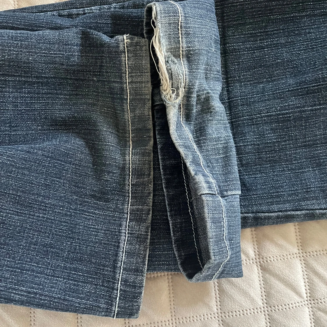 Snygga bootcut jeans med brodering - 4