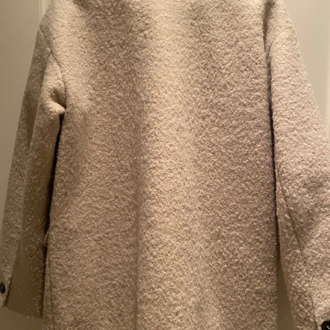 En kortare Beige kappa från Studio - 2