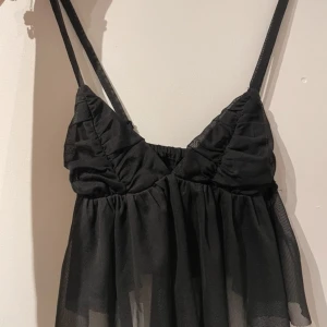 Mesh topp - Aldrig använd, genomskinligt och tunnt tyg, den är liten i storlek! Kupan är väldigt liten passar A/B