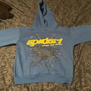 Sp5der TC hoodie - Säljer en Sp5der TC hoodie eftersom när jag köpte det kom det för stor. Den är i helt ny skick. Tyvärr tappade jag bort kvittot till hoodien