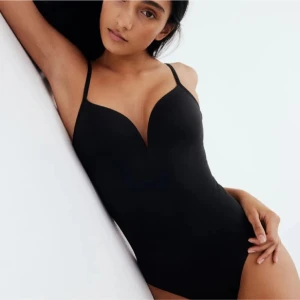 Svart body - Svart body i storlek M