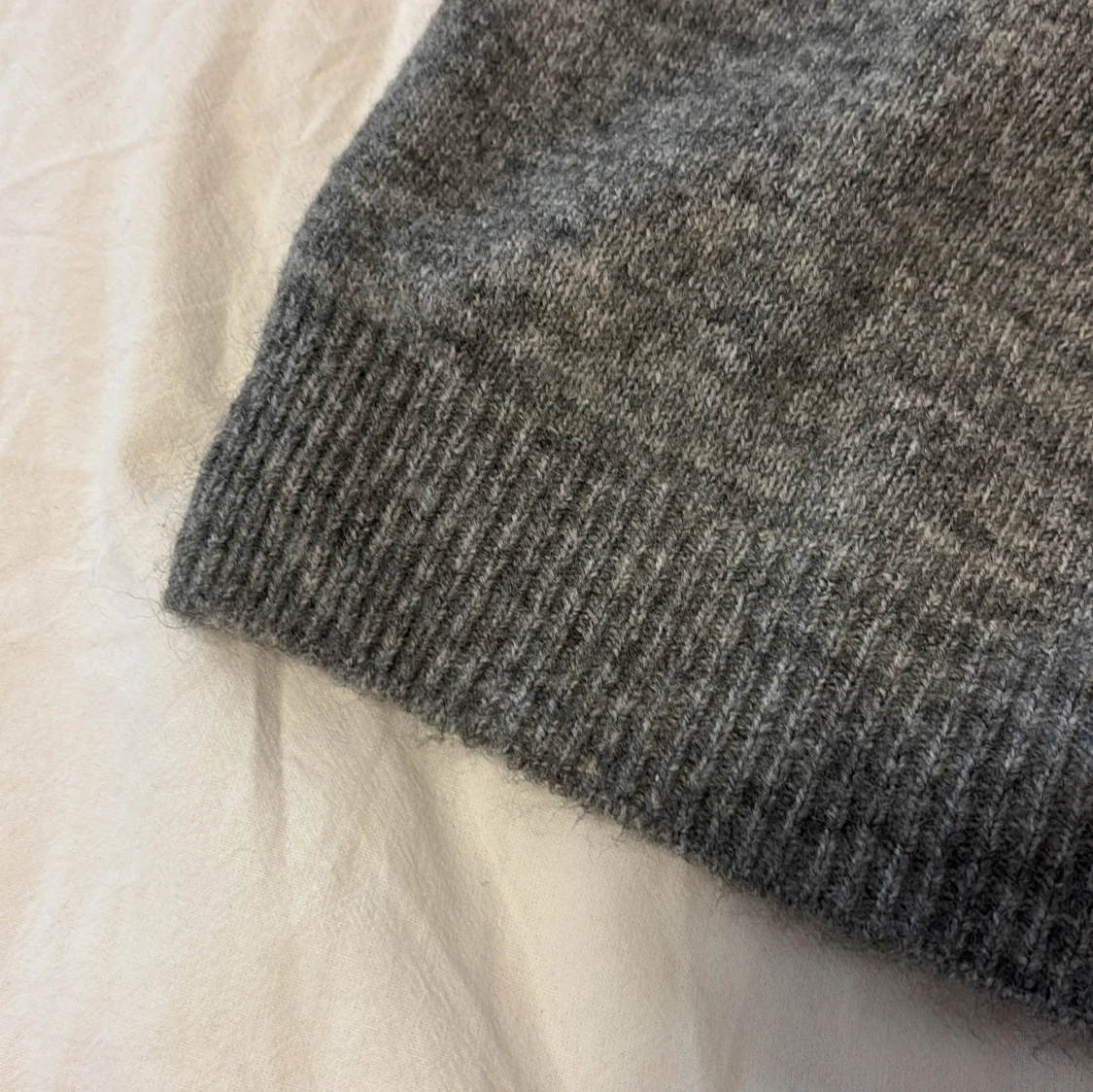 Mjuk grå stickad tröja från H&M - 4