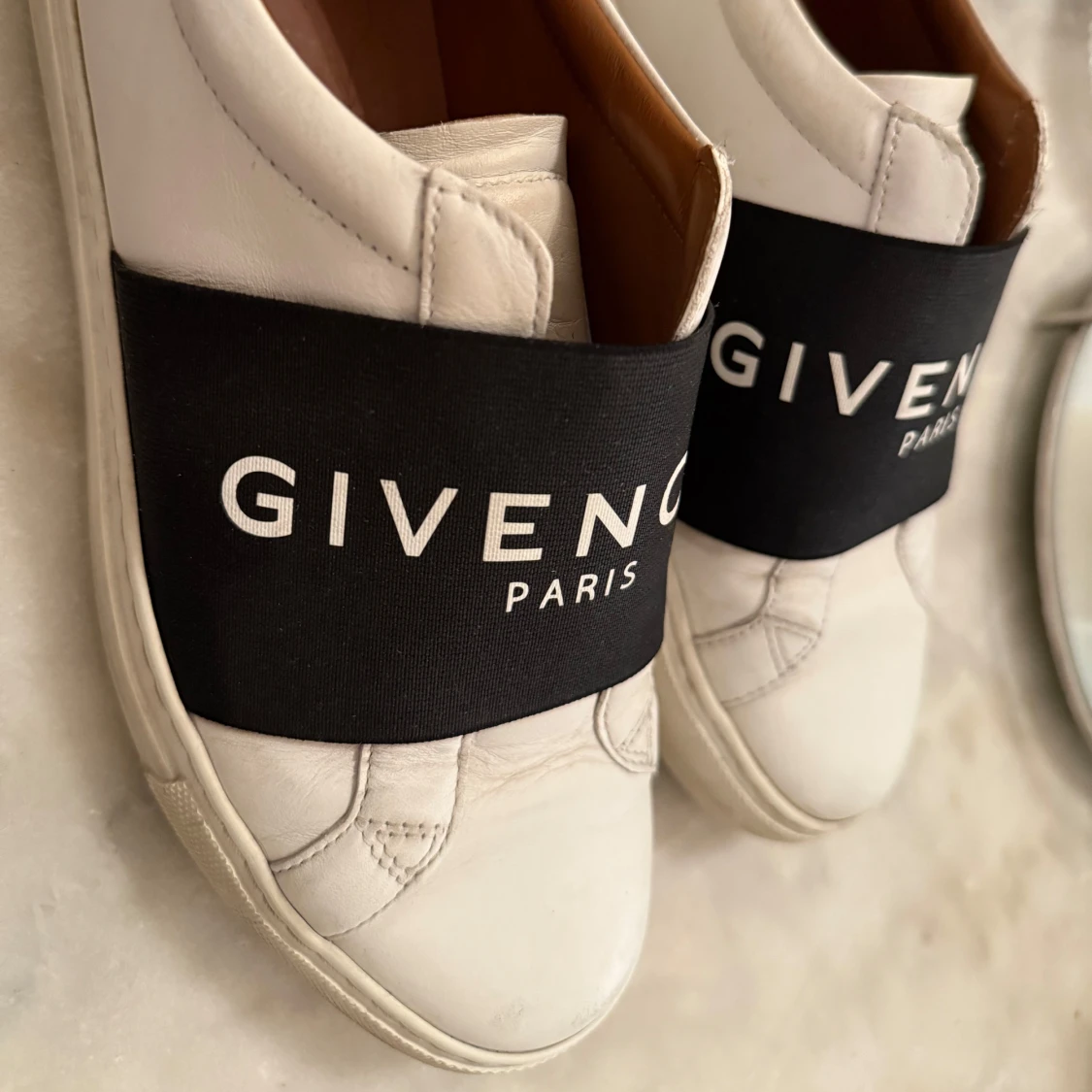 Vita sneakers från Givenchy - 3