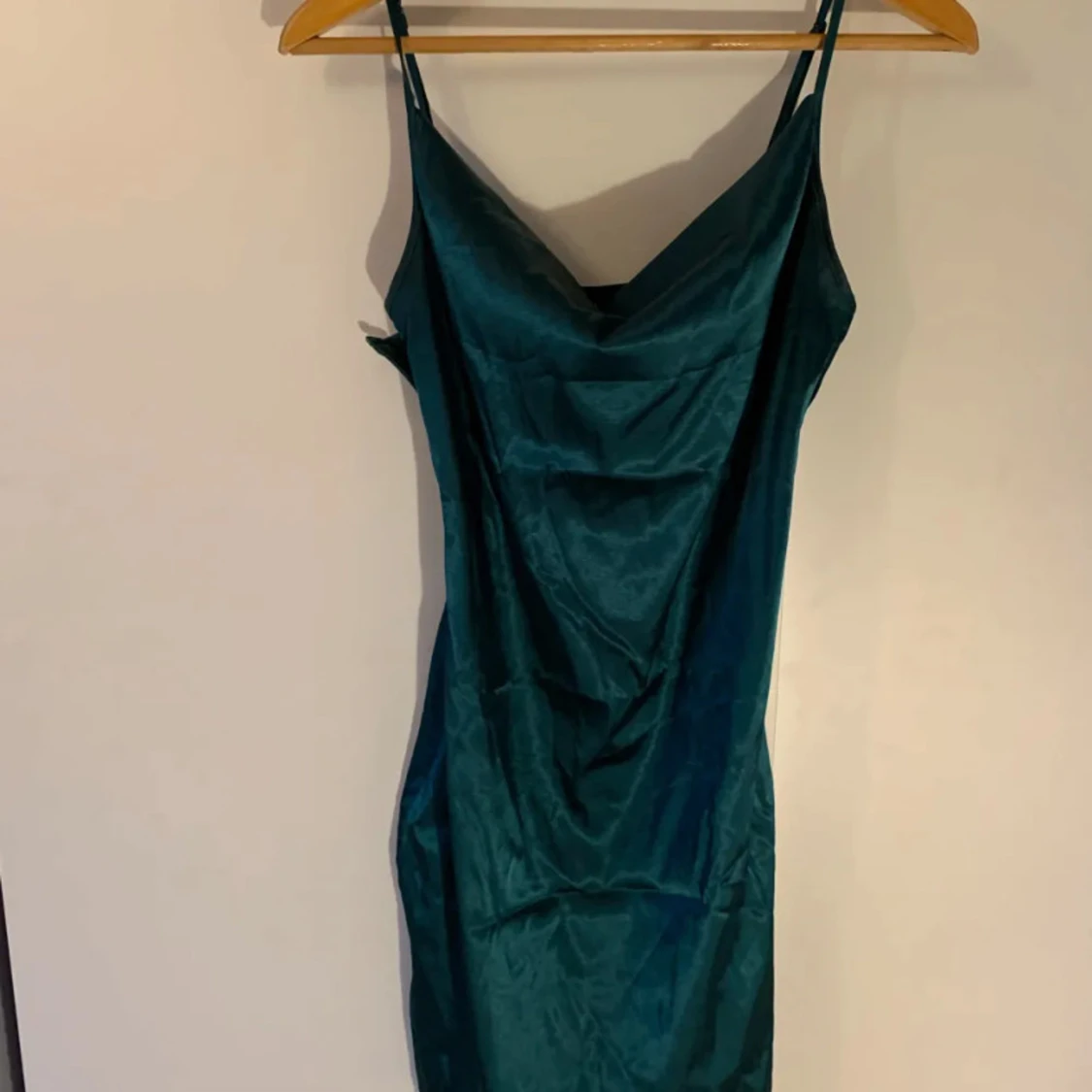 Mörkgrön sidenklänning