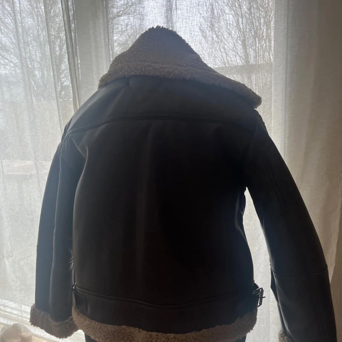 Brun jacka med foder från Bershka - 1