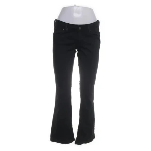 Svarta lågmindre jeans - Skitsnygga svarta lågmidjade bootcut jeans som tyvärr var för små för mig. Hör av dig om du har frågor💕