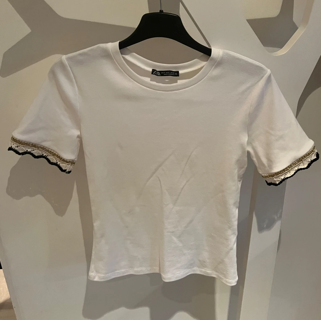 Zara tshirt med spets