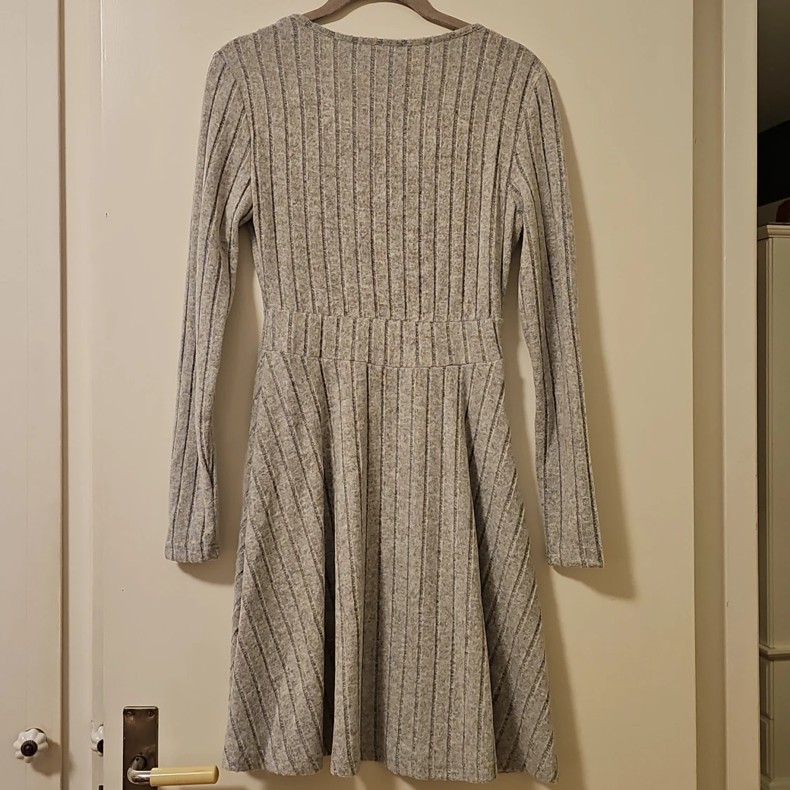 Grå ribbad klänning från Shein - 1
