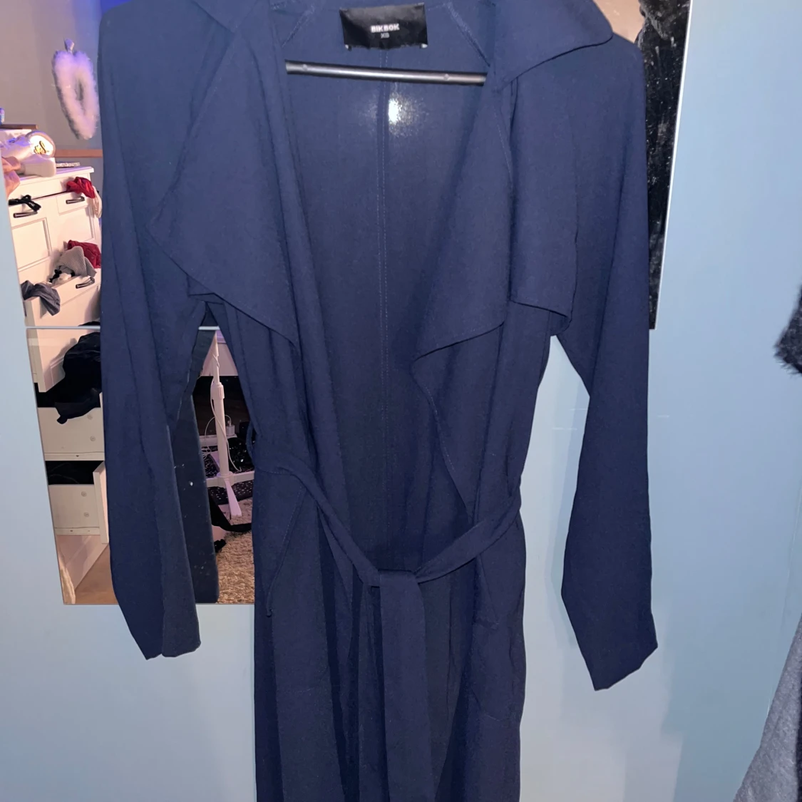 Mörkblå kappa med bälte - 2