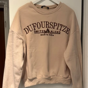 Beige sweatshirt - SHEIN - Fint skick Storlek L Liten i storleken. Enligt mig är den mer som M.