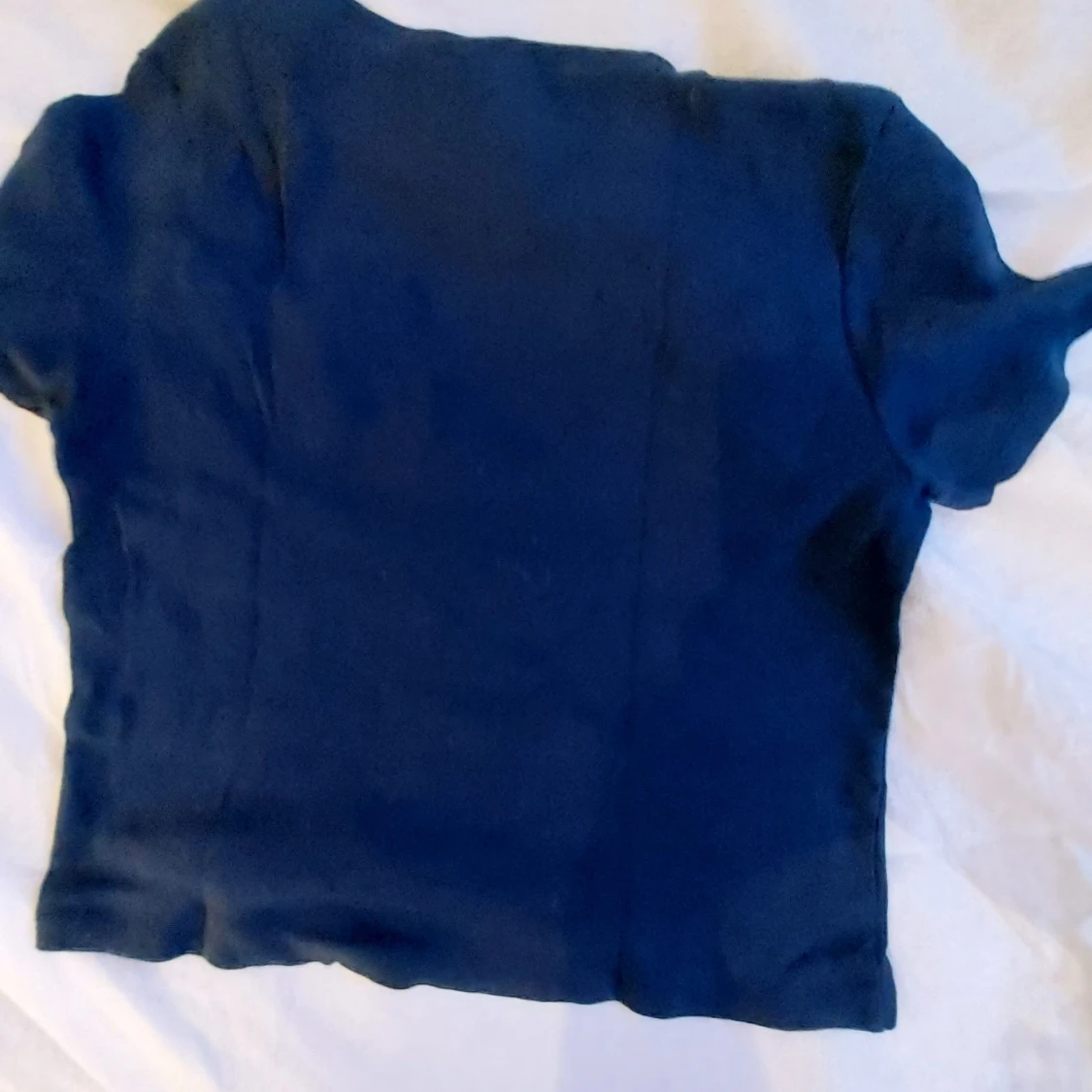 Mörkblå t-shirt med fjärilar från FB Sister - 1