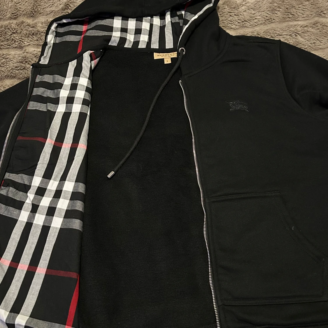 Svart hoodie från Burberry - 2