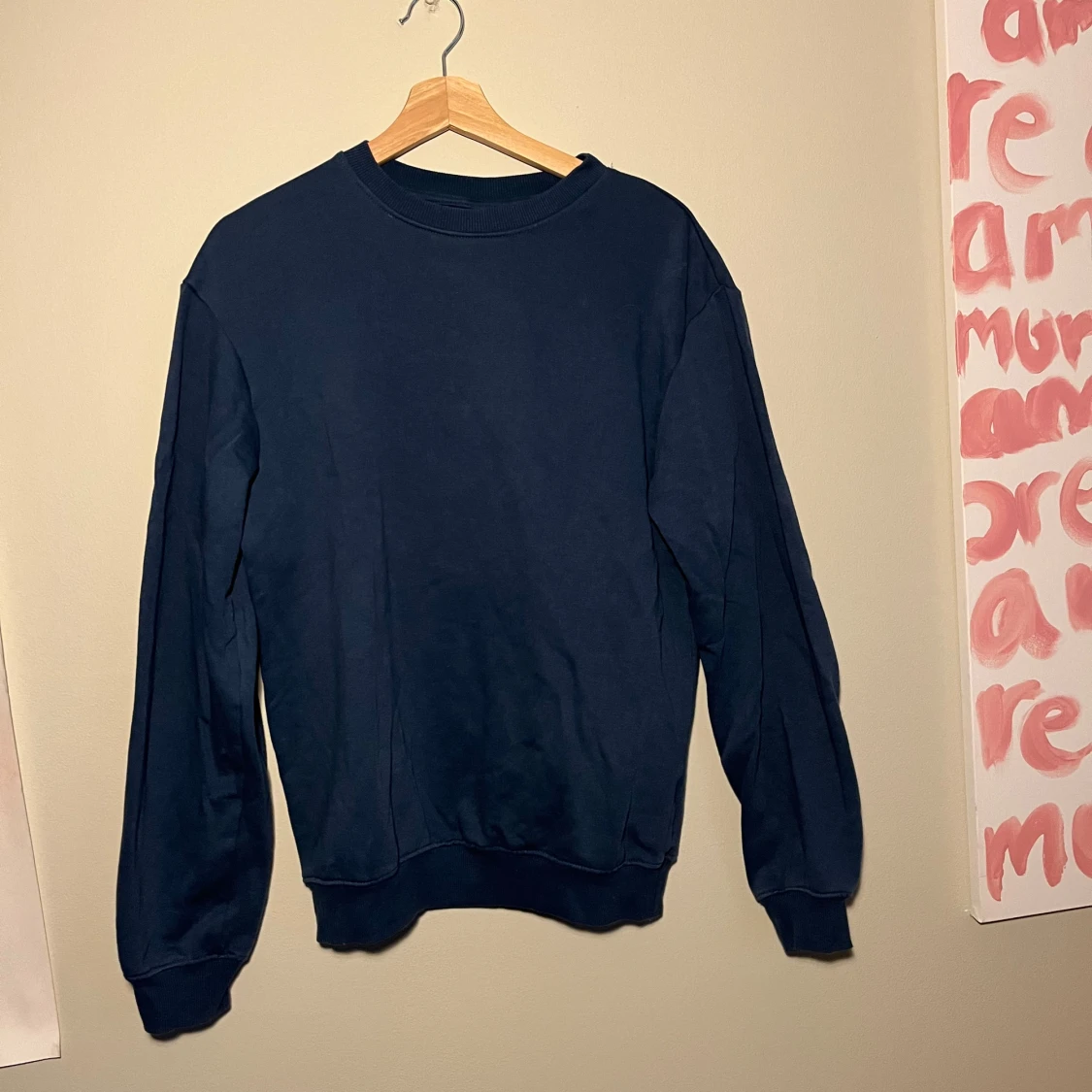 Mörkblå sweatshirt