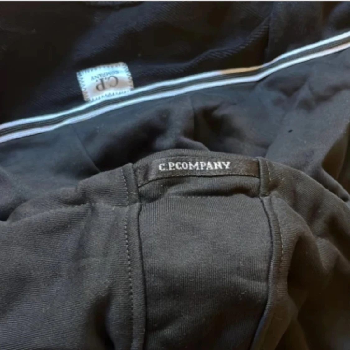 Svart zip hoodie från CP COMPANY - 2