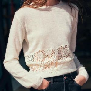 Tröja med spets - Super söt tröja som aldrig kommit till användning tyvärr!❤️Finns inte att köpa längre på deras hemsida💋 Nypris: 400