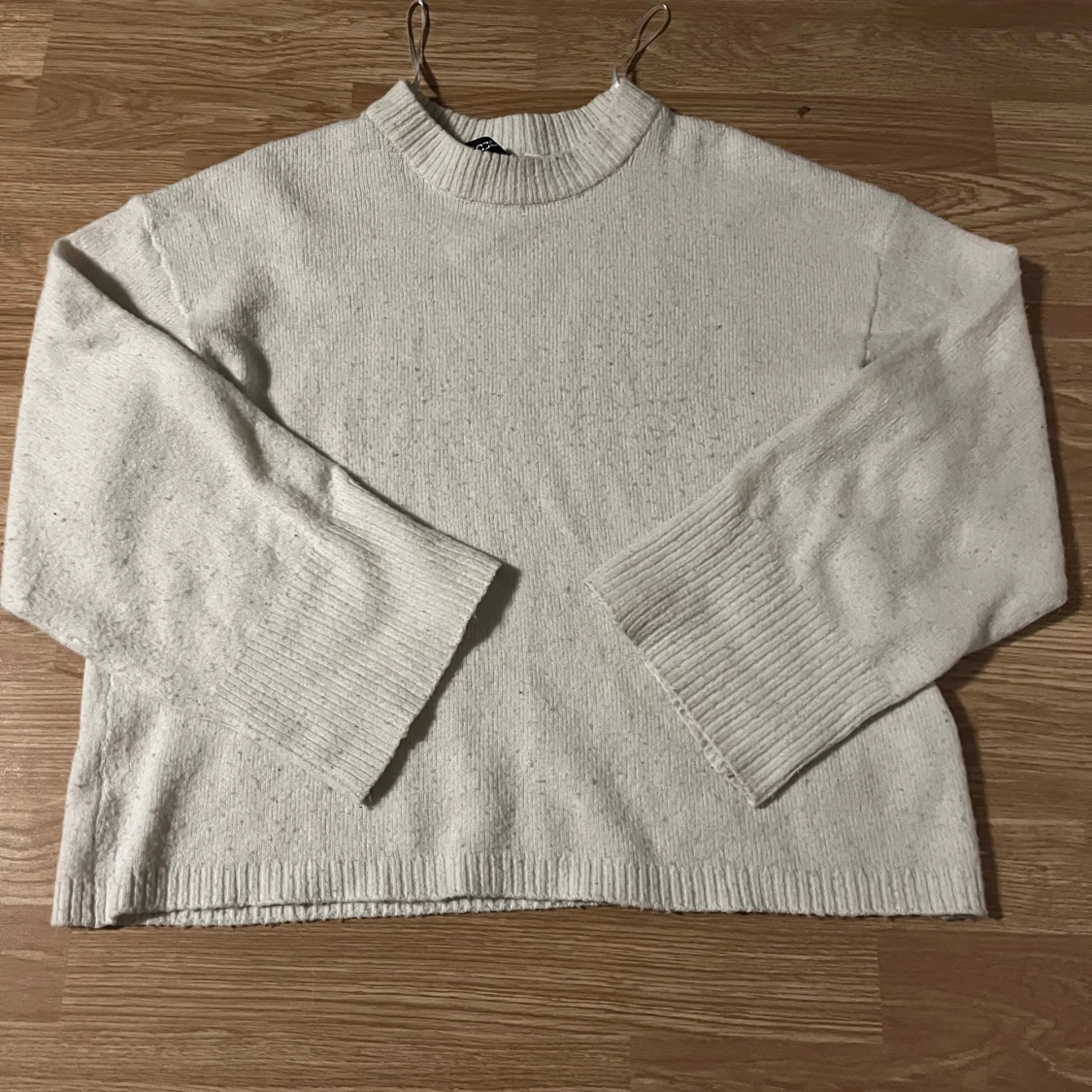 Vit stickad tröja från Divided