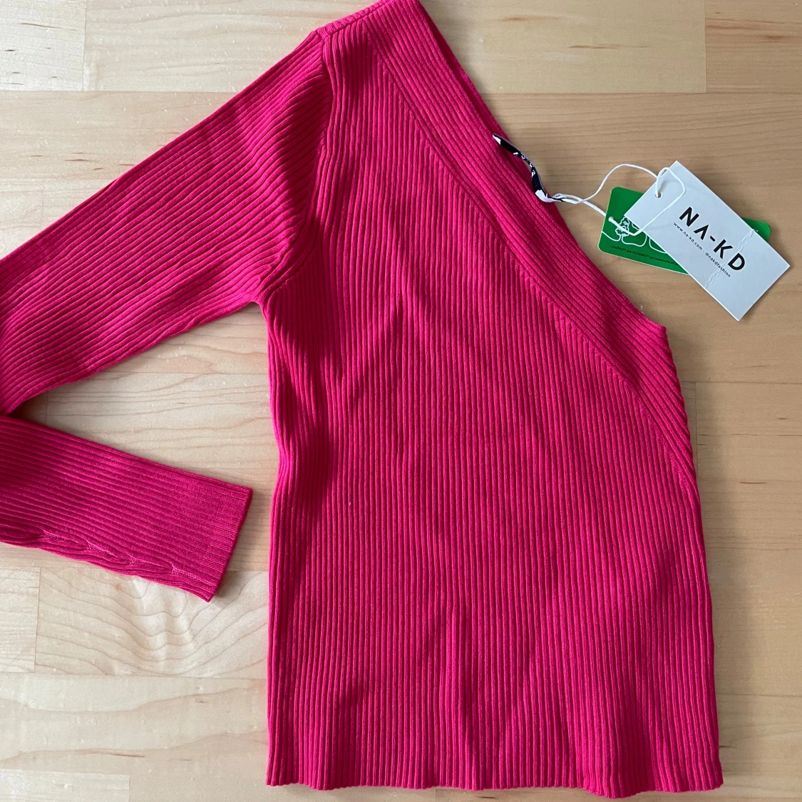 Röd ribbad topp från NA-KD M oanvänd  - 3