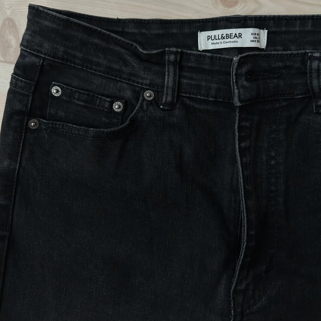 Svarta jeans, hög midja  - 1