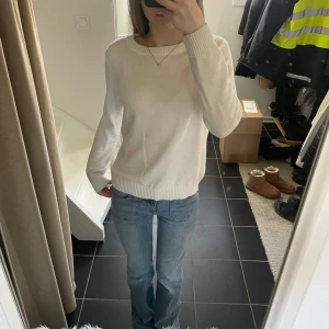 Vit stickad tröja  - Inga defekter och passar till allt!