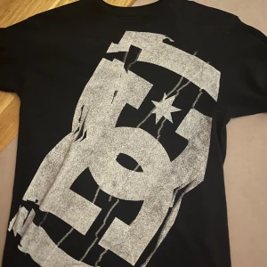 Dc shoes tröja - Helt ny dc tröja, tvättad och ren.