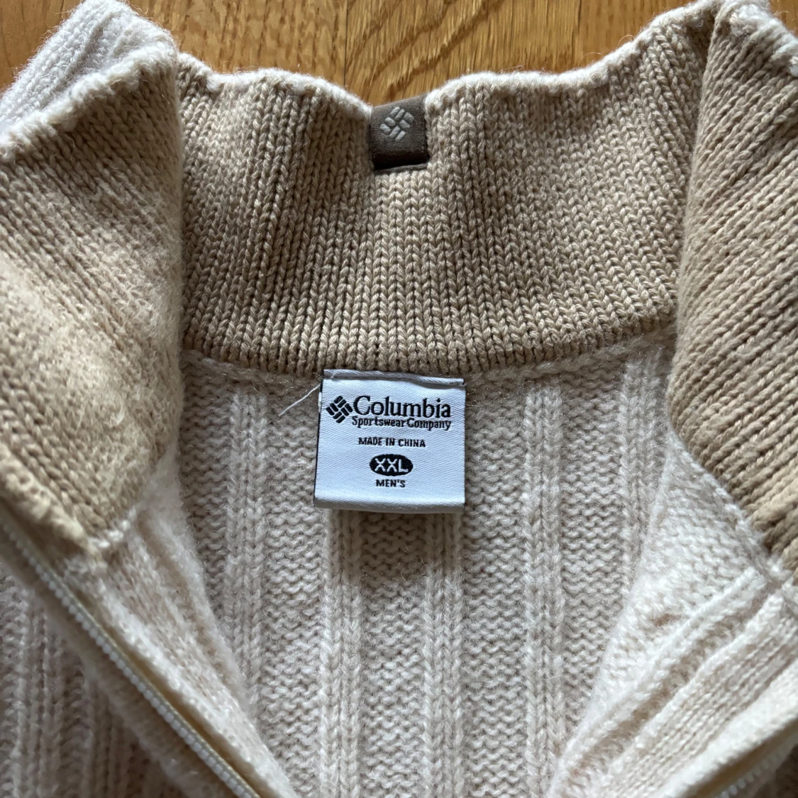 Beige  ylletröja från Columbia - 2