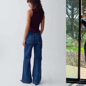 Blå jeans med vida ben - Snygga blå jeans med hög midja och vida ben. De har stora framfickor och en klassisk jeansknapp. Perfekta för en avslappnad stil med en modern touch. Endast använda vid två tillfällen som nya!! 