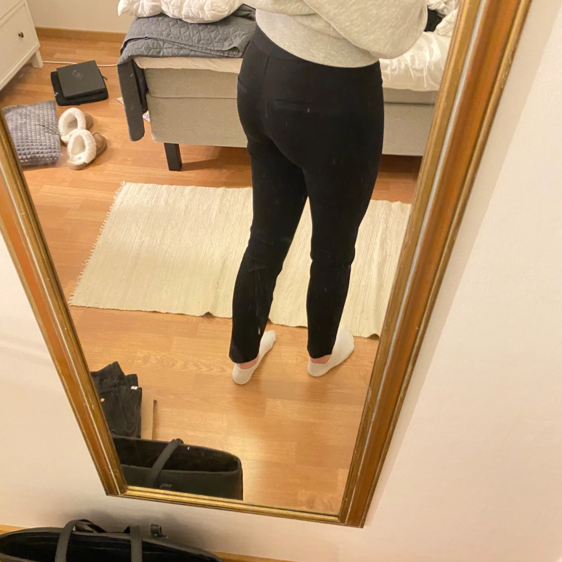 Svarta tajta kostymbyxor