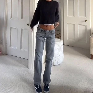 Weekday jeans - Såå snygga jeans! Första bilden är inte min men de är exakt samma jeans! Kan inte ta bild med dom på då dom är för stora tyvärr💞