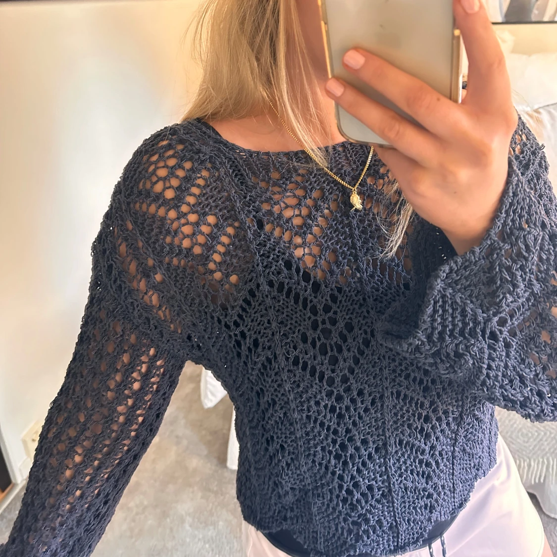 stickad tröja med hål - 90