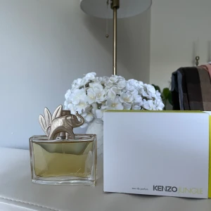 Kenzo Jungle L’Elephant 30ml - Skriv till mig innan du köper för jag har även lagt ut annonsen på en annan sida. Har bara sprayat några gånger