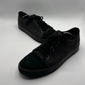 SAINT LAURENT - Ett par Saint Laurent i storlek 44, 8,5 skick och pris kan diskuteras 