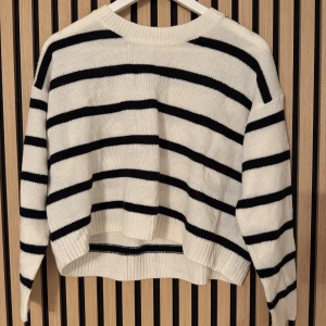 Randig stickad tröja  - Säljer denna fina stickade tröja 💓