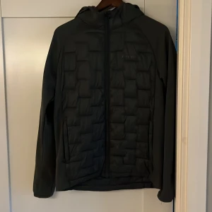 Everest lättviktsjacka - Strl 170-176(XS)  Välanvänd men har gott skick 