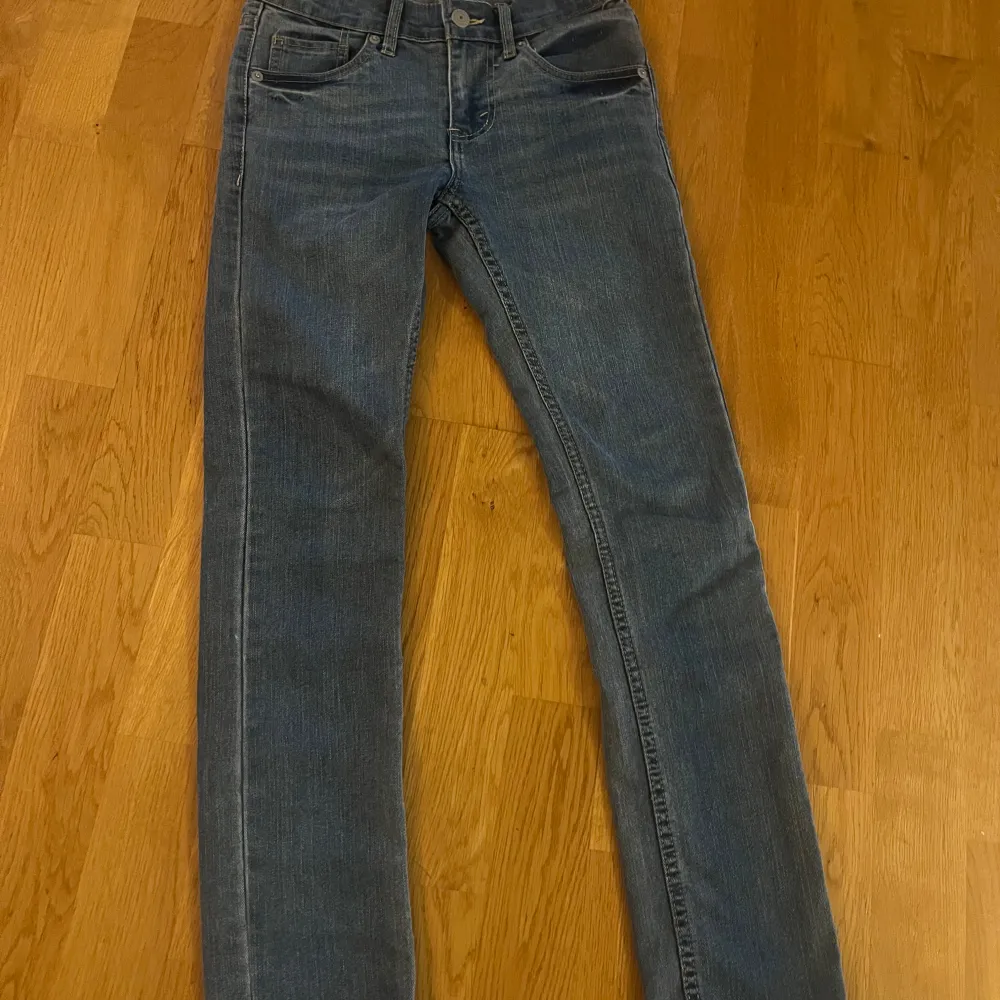 Levi’s 501 skinny  Stl 10A. Jeans & Byxor.