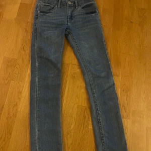 Levi’s 510 skinny  - Levi’s 501 skinny  Stl 10A