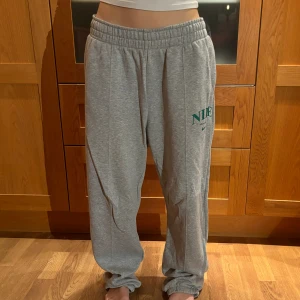 Grå mjukisbyxor - Modell: Xs/S.