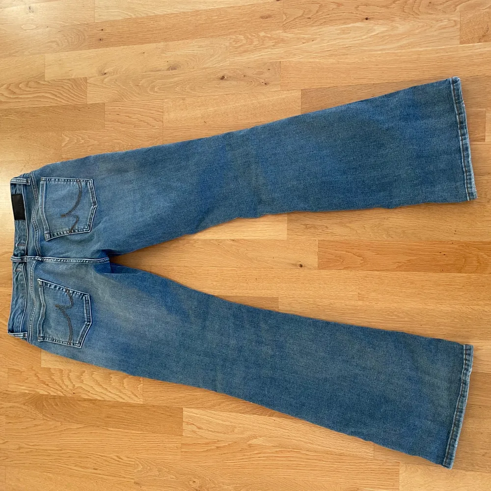 Säljer mina lågmidjade Ltb jeans i modellen Roxy Slutsålda på hemsidan Knappt använda Säljer då de är för stora Strl:27/32. Jeans & Byxor.