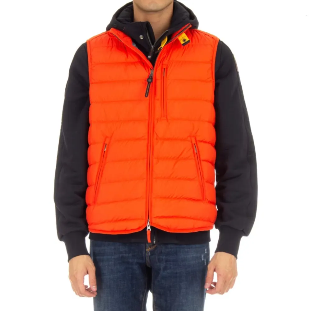 Säljer min parajumpers super lightweight väst Jaffa orange i storlek S.  Den är enbart använd ett fåtal gånger och är i nyskick. . Jackor.