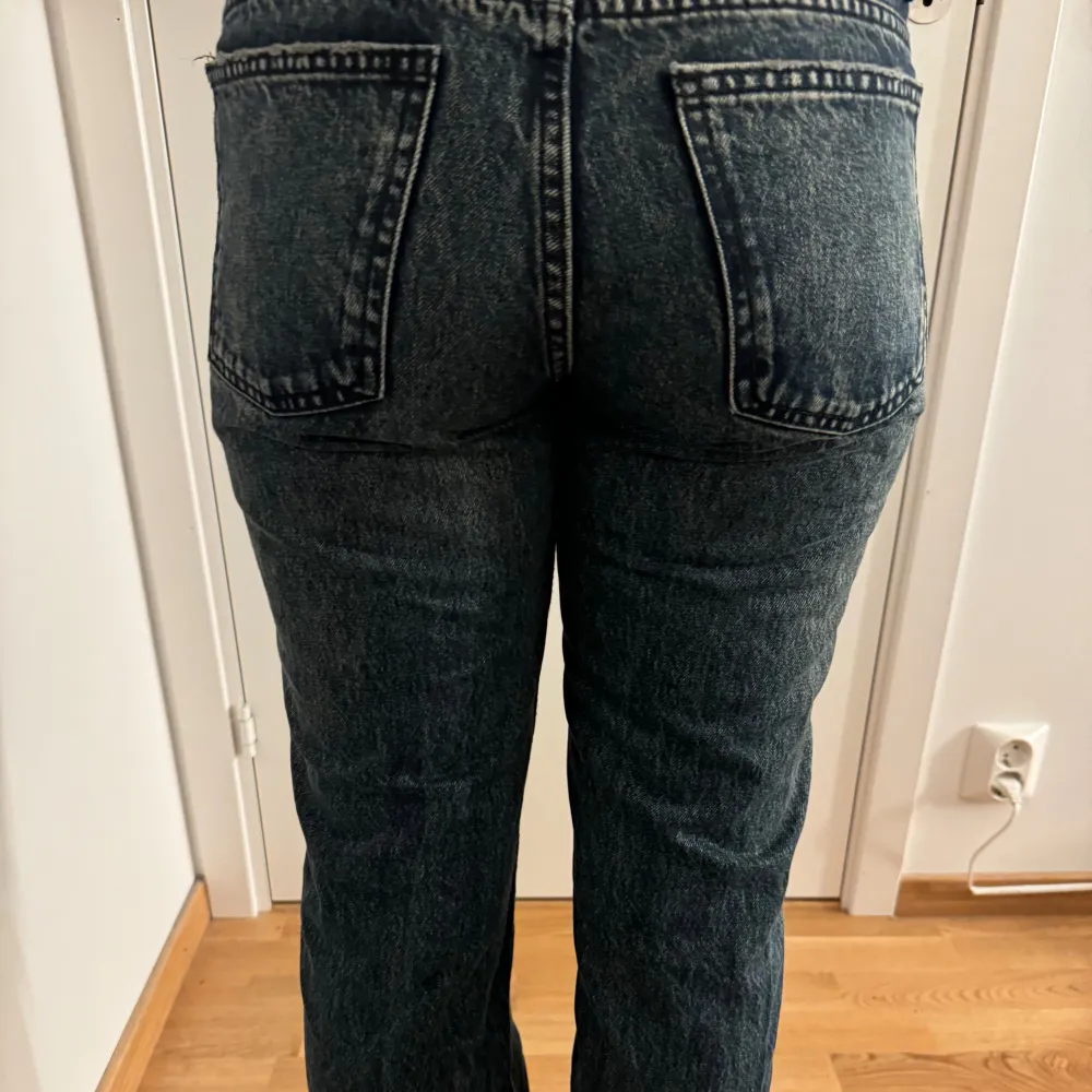 Skit snygga och endast använda en gång! Modellen är 163 men långa, skriv innan köp nu❤️. Jeans & Byxor.