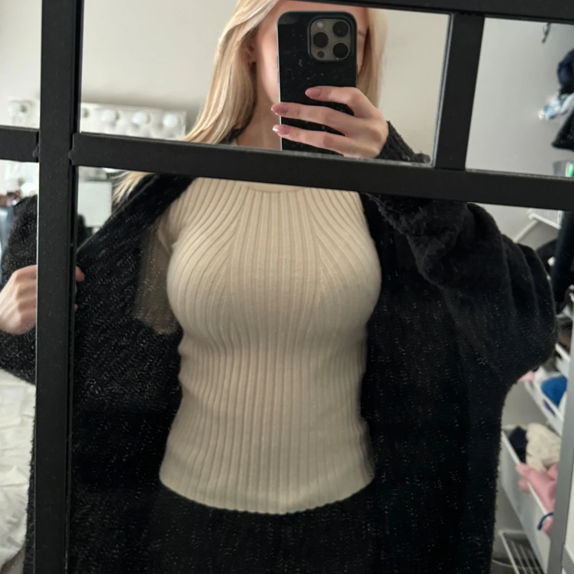 Beige ribbad topp från Pieces